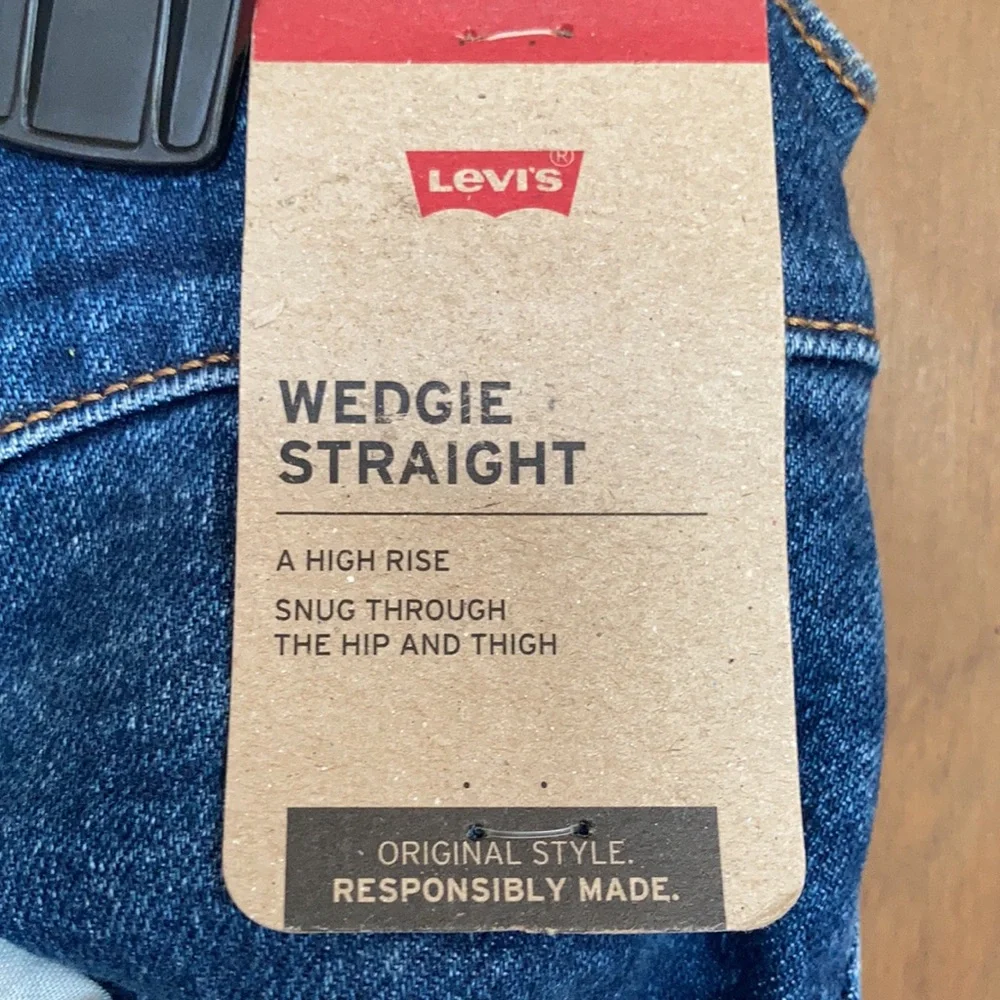 Offer$40 Levi’s wedgie straight jean high rise snug through hip & thigh 20W - Picture 4 of 17